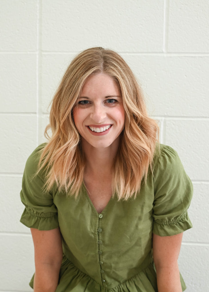 128: How to Be a Woman of Wellness: Small Shifts for Big Impact with Elizabeth Dall
